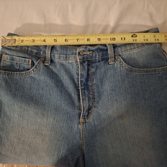 Gloria Vanderbilt Women's Blue Denim Shorts With Floral Embroidery - Picture 9 of 9